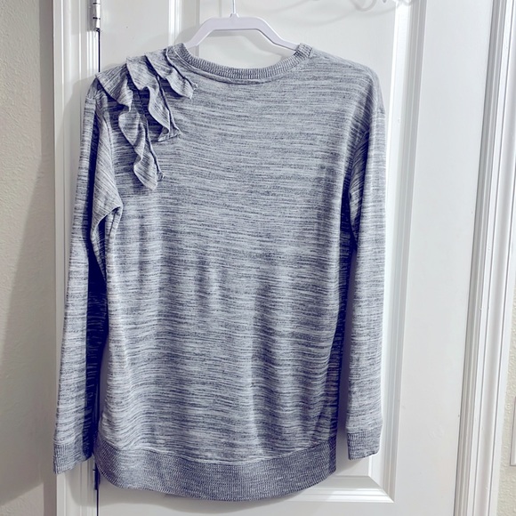 Banana Republic - Woman’s Long Sleeve w/Ruffles Top - Gray XS - Picture 6 of 6